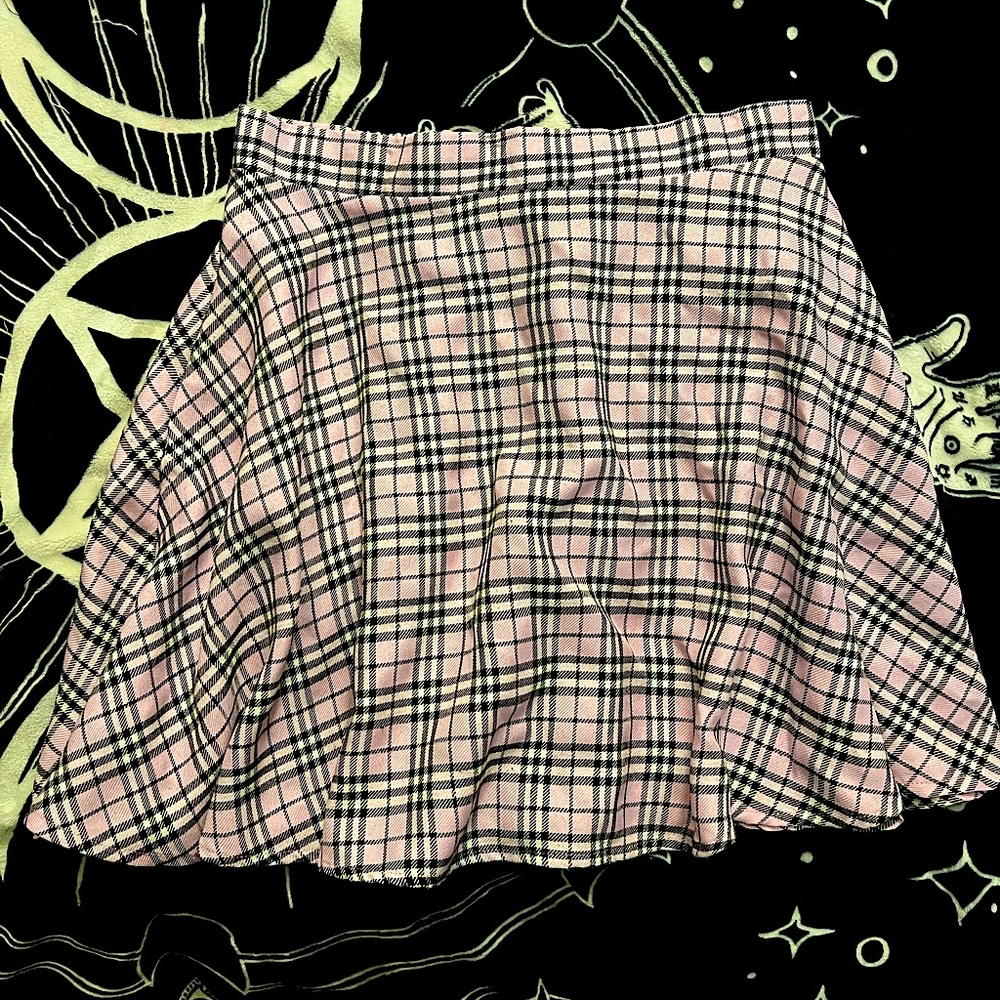 HOT TOPIC- pink plaid skirt